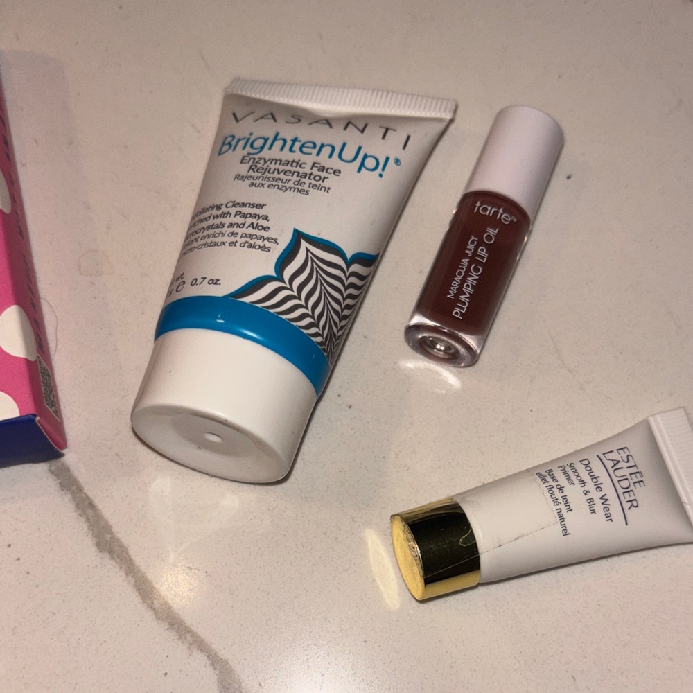 Makeup Bundle - Picture 4 of 4